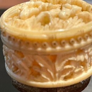 Antique Chinese pill box